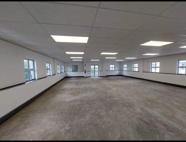 416M² OFFICE TO LET IN LYME PARK